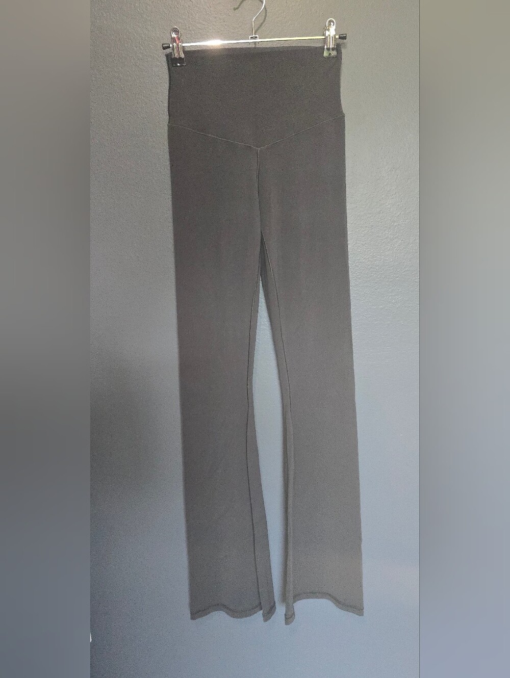 Offline By aerie Gray High-Rise Flare Leggings - Picture 1 of 7